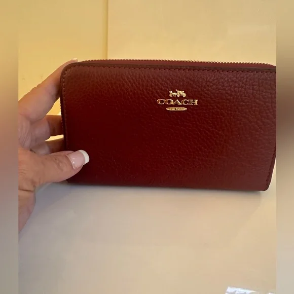 Coach Red Pebbled Leather Medium ID Zip Wallet New Without Tags Coach color 1941 - Picture 3 of 13